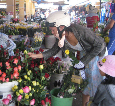 Nha Trang brimful of flowers for Teachers’ Day
