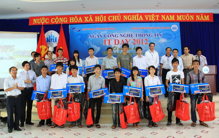 Over 250 students, professors join IT Day