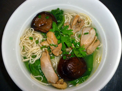 Noodles with chicken and mushroom