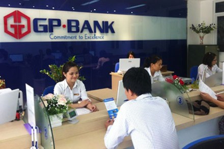Banks lower deposit interest rates