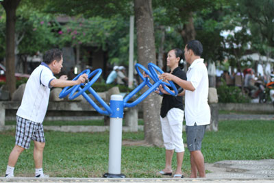 People use sports tools happily.