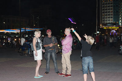 Some tourists chose 2-4 Square to welcome New Year with local people