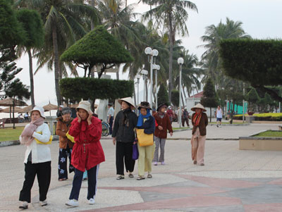 Current weather is cold, so old people wear scarf and coat while jogging.