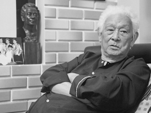 Songwriter Pham Duy dies at 92