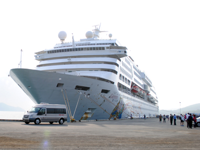SuperStar Gemini ship brings over 900 visitors to Nha Trang