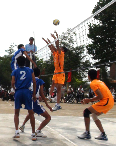 Van Ninh District holds its volleyball tournament 2013