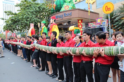 VND100m, proceeds from record tet cake, donated to charity