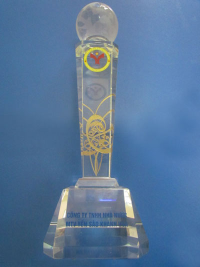 Khanh Hoa Salanganes Nest Co. receives Vietnam Strong Trademark Cup