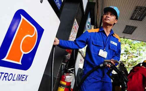 Petrol cut by VND500 per liter