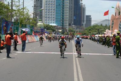 Ho Chi Minh City Television Cup Bike Race passes Khanh Hoa