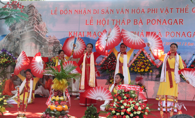 Cham people perform a dance with fans.