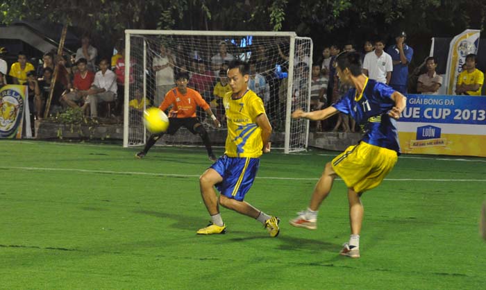 24 teams compete at Larue Cup football competition