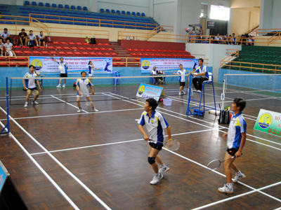 Khanh Hoa Lottery Company holds badminton tournament