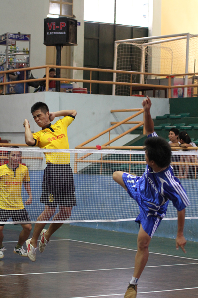 Khanh Hoa holds shuttlecock kicking competition