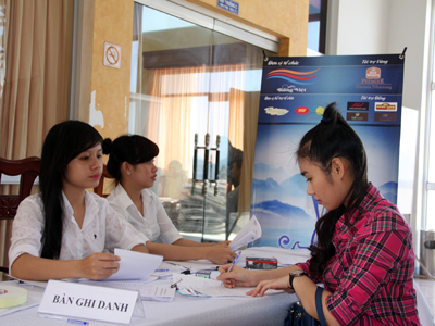 Preliminary round of Queen Vietnam Beach 2013 in Central region