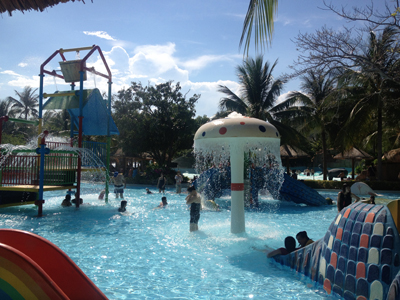 Dispelling summer heat in swimming pools in Nha Trang