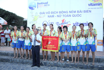 2 teams of Ho Chi Minh City win national beach handball tournament