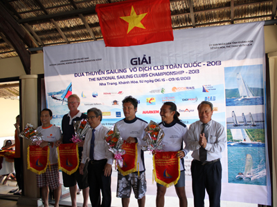 33 join sailing tournament in Nha Trang
