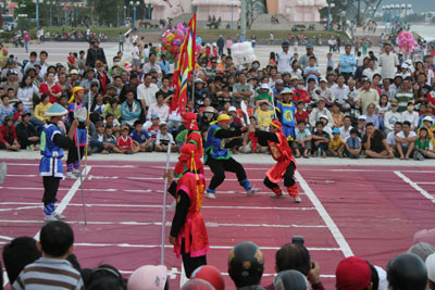 Luu Minh Hiep wins first prize of human chess tournament