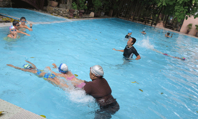 Nha Trang: Over 80 teenagers attend swimming course