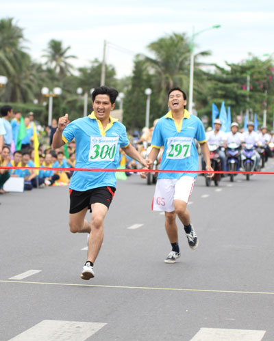 Sacombank run for community health in Nha Trang