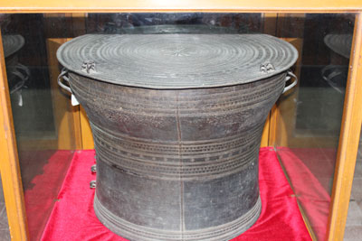 Southeast Asian antiques exhibited in Khanh Hoa Museum