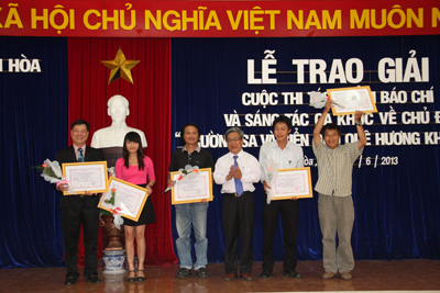 Vietnamese love for national sea and Spratly Islands