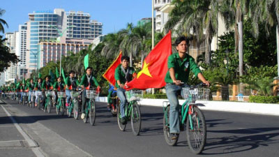 Trans-Vietnam Cycling tour ‘For the Homeland’s Sea and Islands’ passes by Nha Trang