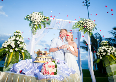 Wedding for only two at Diamond Bay Resort &amp; Spa