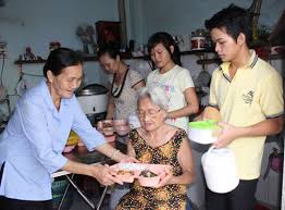Khanh Viet Corporation offers 280 portions to poor patients