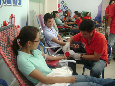 Co.opmart Nha Trang staff join blood donation