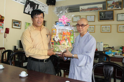 Vietnam Fatherland Front Committee of Khanh Hoa Province visits Buddhism Executive Committee