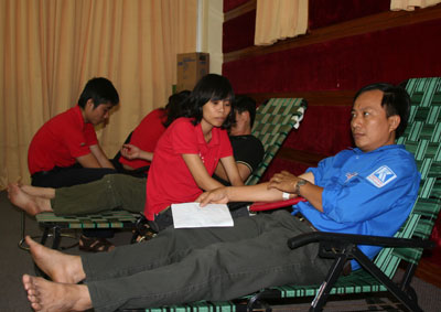 Nha Trang City Labour Confederation members donate 250 units of blood