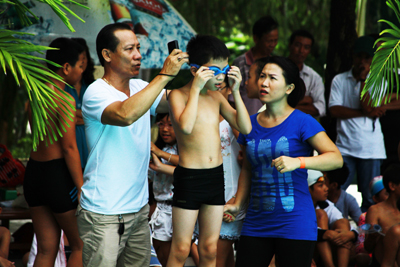 Nha Trang swimming tournament: attractive playground for children