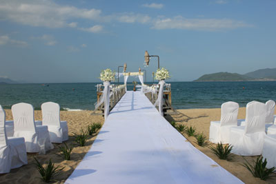 A beach wedding design by Evason Ana Mandara Nha Trang