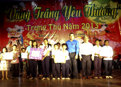 700 gifts given to children