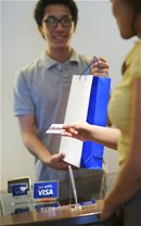 International tourists spent USD776.4 by VISA card in Vietnam in 2012