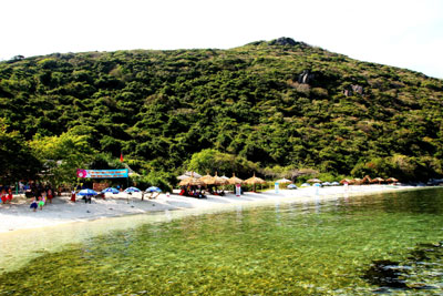 Beautiful beach on Bang Lon Island