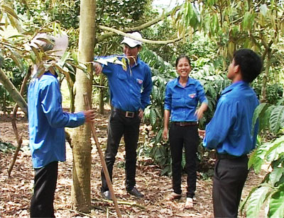 Supporting Khanh Son youth in improving economy