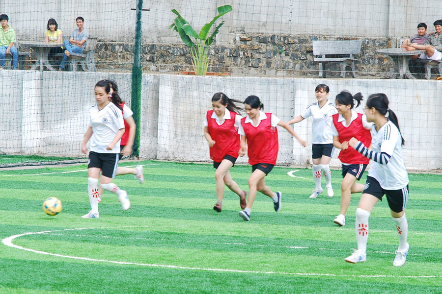 13 teams compete at mini football tournament of public health industry