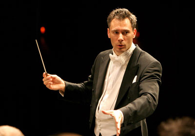 Canadian conductor Charles Olivieri-Munroe to perform in Vietnam