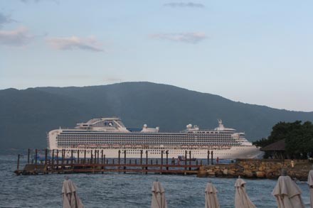 Diamond Princess on Nha Trang on October 28.