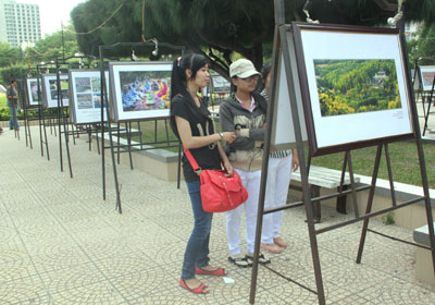 Photo exhibition of Vietnam Heritage Photo Awards 2013 opens in Nha Trang