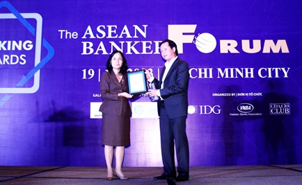 6 banks honored at Vietnam Outstanding Banking Awards 2013