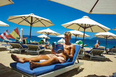 Foreign tourist reading vWhat's on Nha Trang