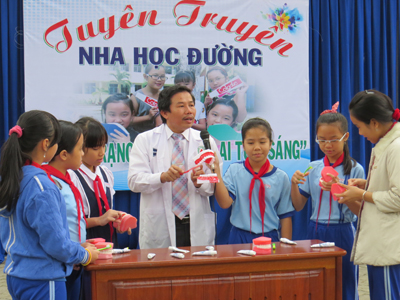 1,000 join dental care program at school