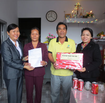 Nha Trang City Women's Union hands house over to marginally poor woman