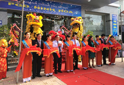 Sacombank inaugurates new Ninh Hoa transaction office