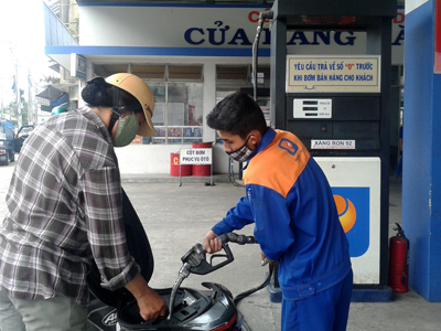 Petrol price increases by VND590/liter