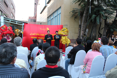 Opening ceremony of Yasaka 9 Market.